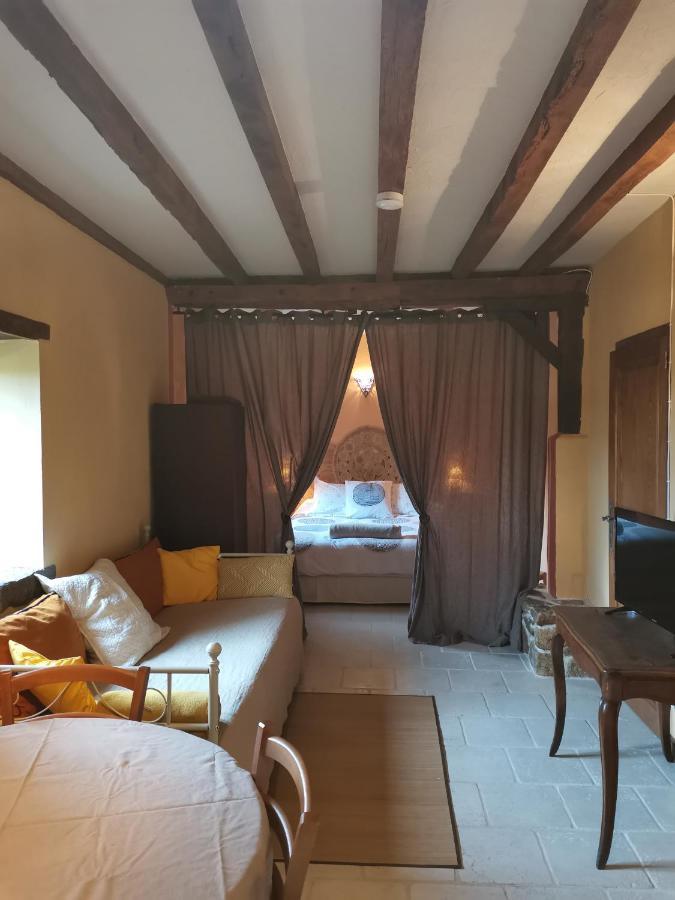 Bed and Breakfast Domaine Des Maillets Blot-l'Eglise Экстерьер фото